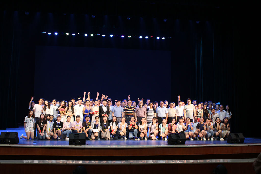 商学院隆重举办2016届毕业生晚会 商学院隆重举办2016届毕业生晚会