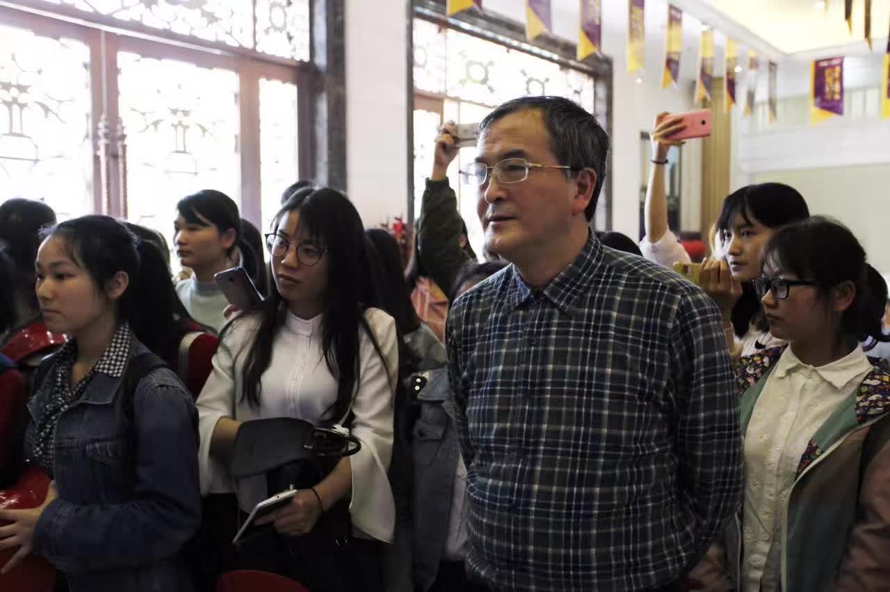 曹兴副校长莅临市场营销专业见习基地亲切指导见习工作 曹兴副校长莅临市场营销专业见习基地亲切指导见习工作